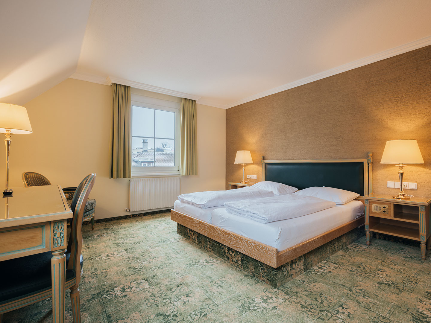 Historisches Jugendstil-Doppelbett im Hotel Bären Feldkirch