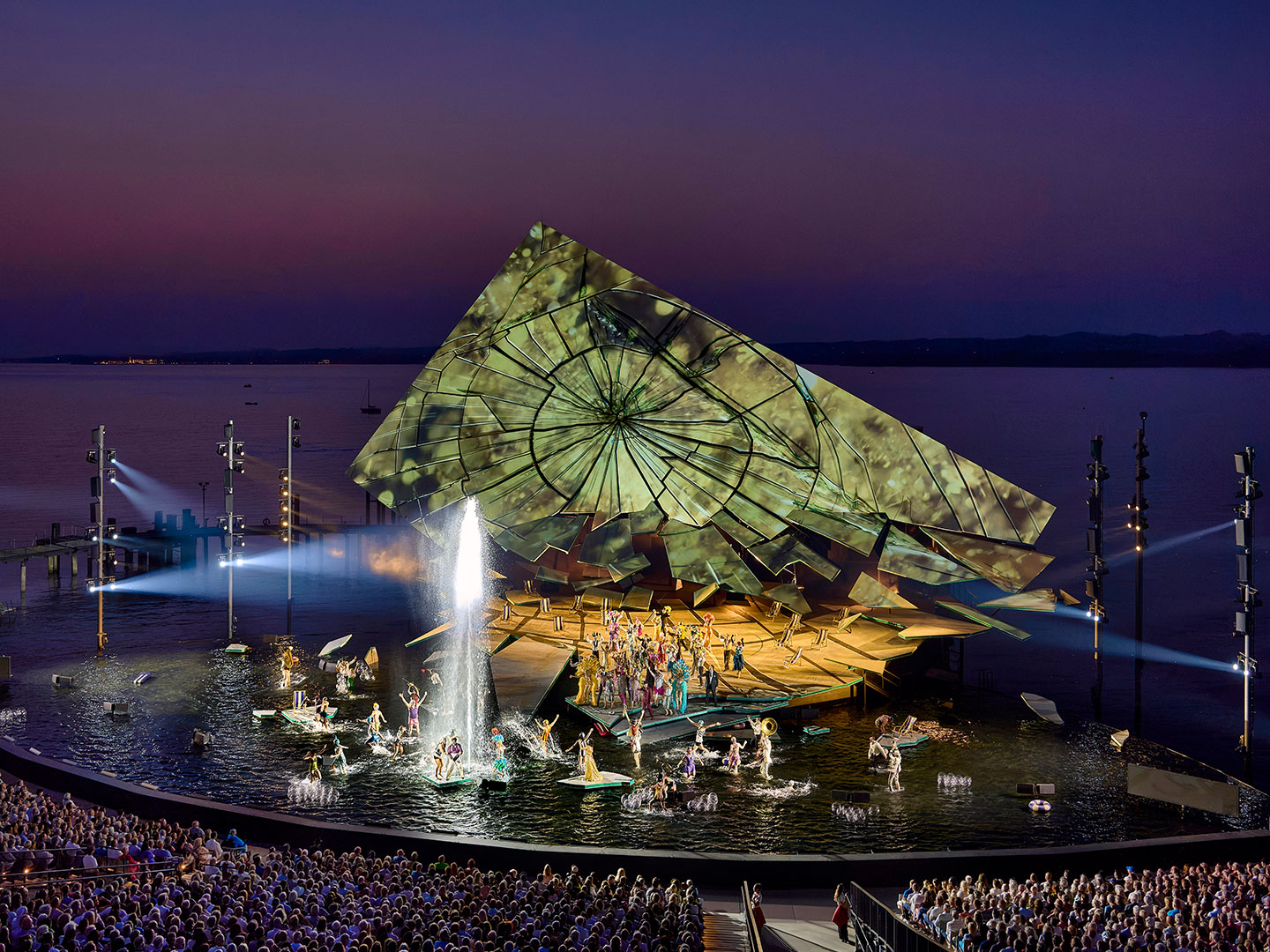 Szenenbild aus „La traviata“ bei den Bregenzer Festspielen